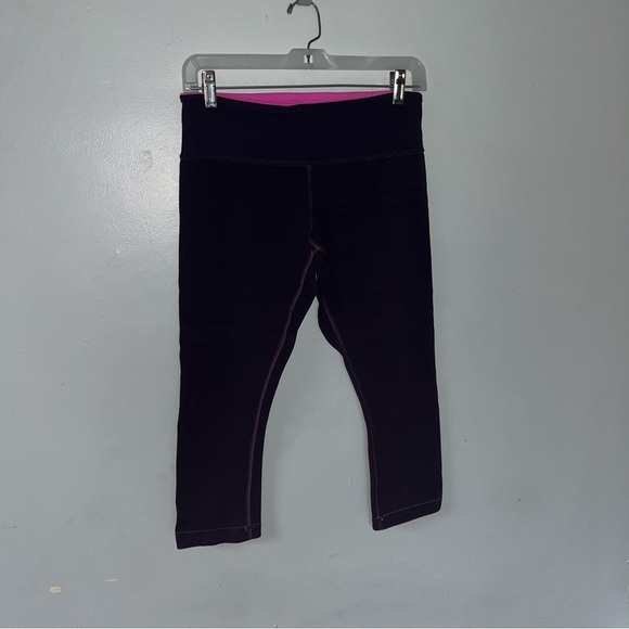 LuluLemon Reversible Athletic Workout Legging Capris Pink Medium 8 - Picture 3 of 9